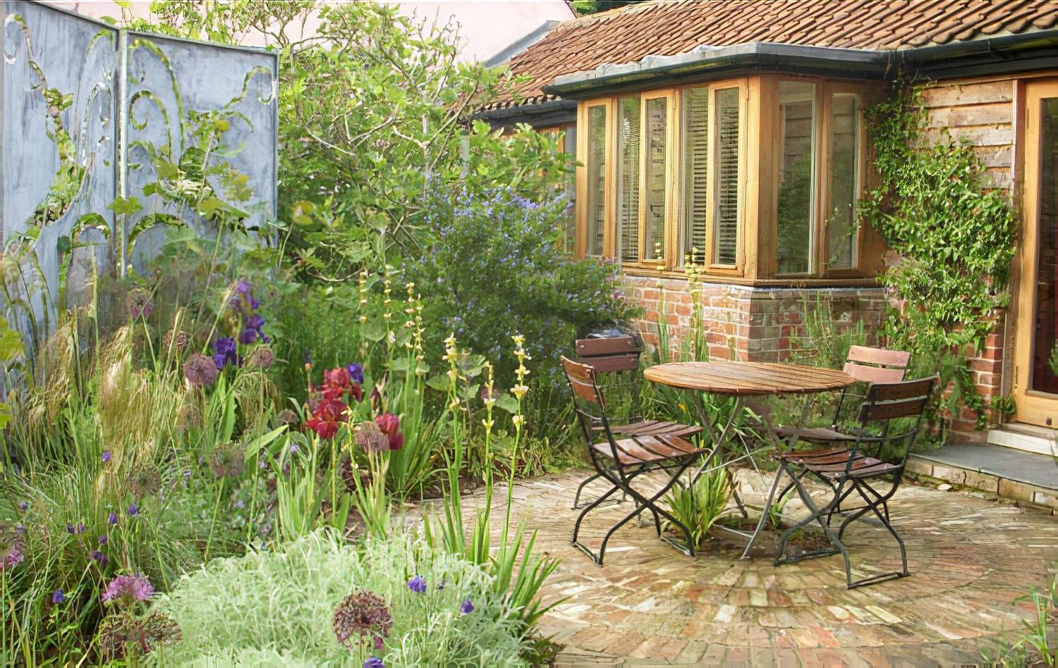 Sue townsend suffolk - two gardens in one 