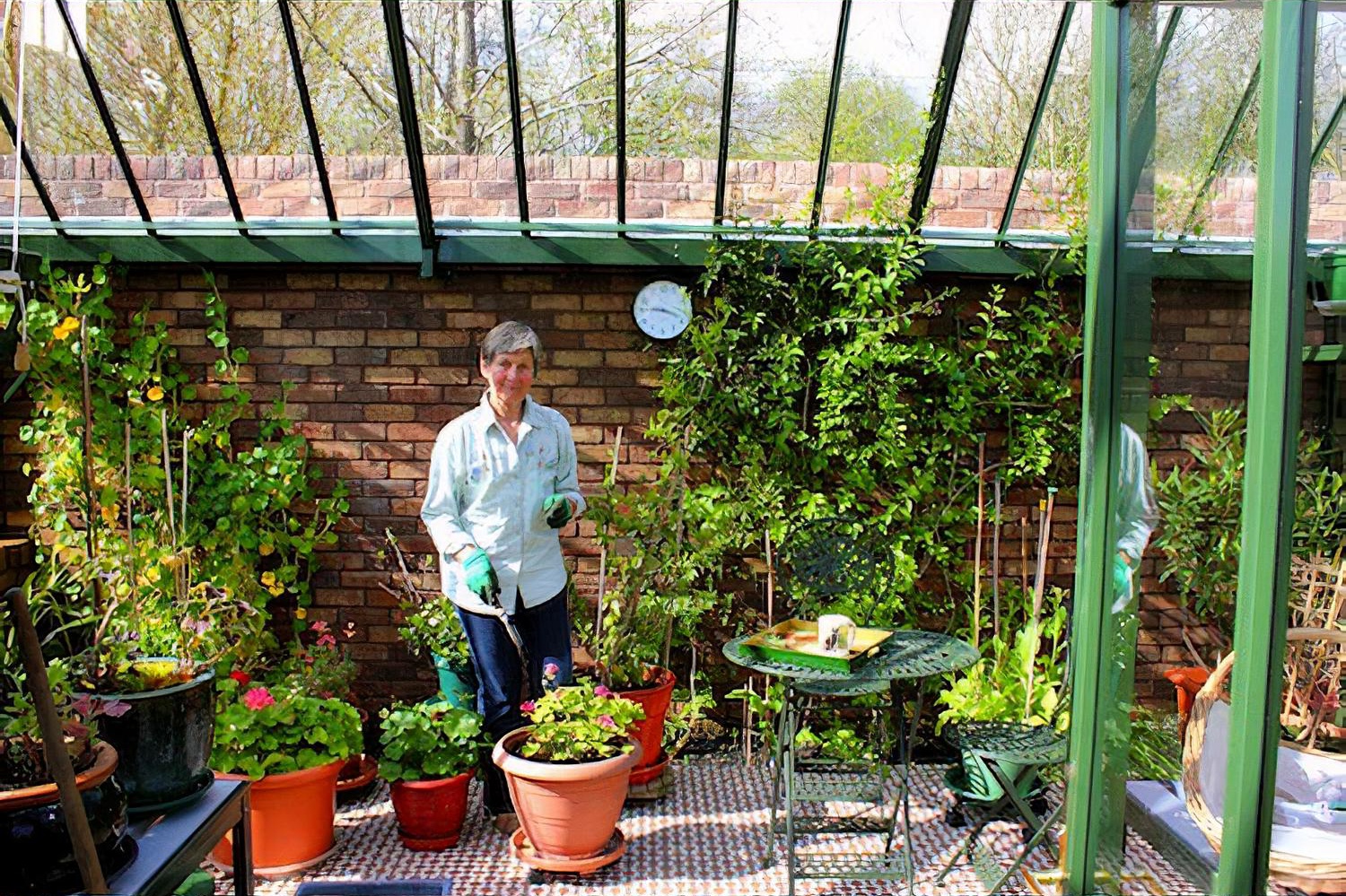 Nicola Lindsay in greenhouse
