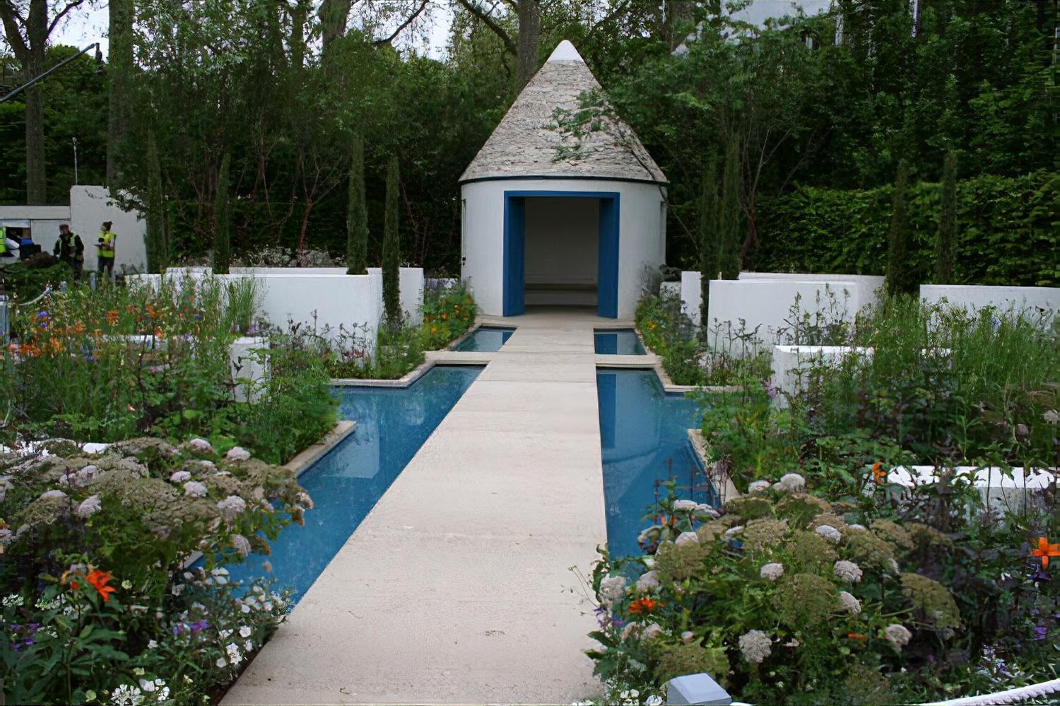 RHS Chelsea Flower Show 2012 he RBC Blue Water Garden, designed by Nigel Dunnett and The Landscape Agency