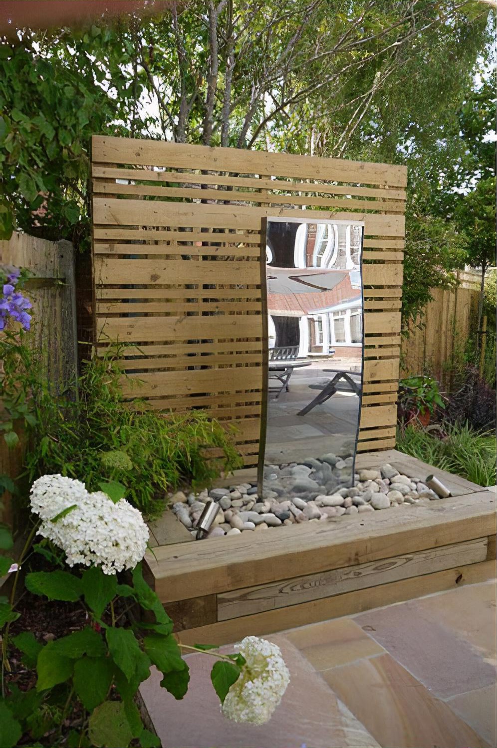Small Contemporary Garden by Garden Designer Andrea Newill