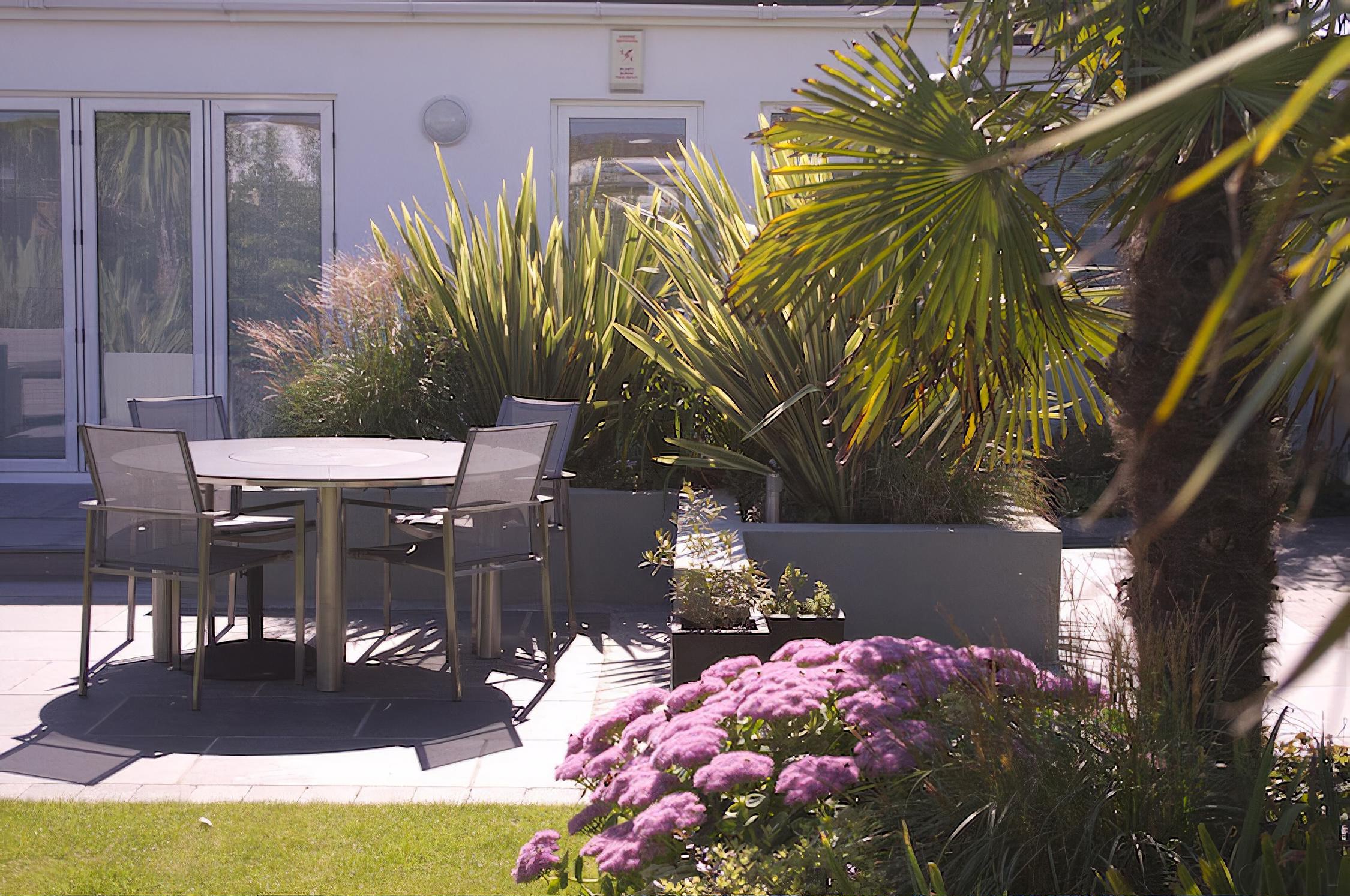Contemporary Garden near Coast, Dorset designed by Helen Elks-Smith
