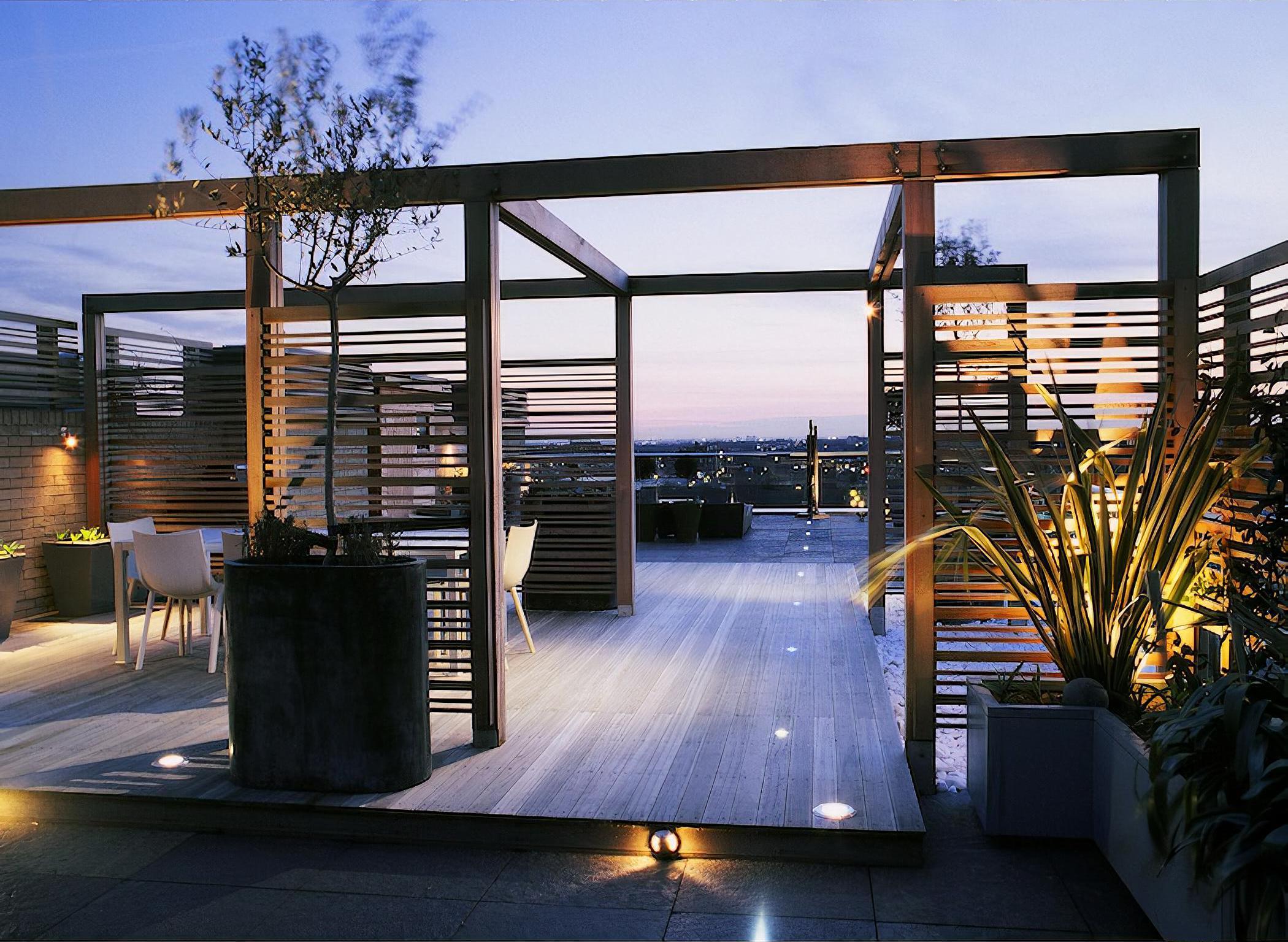 How to Design the Perfect Roof Garden by John Wyer at Bowles & Wyer 