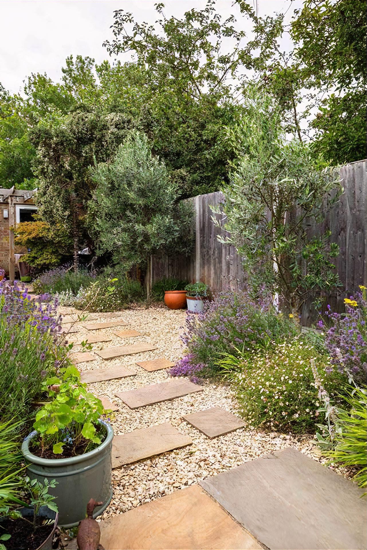 Strong Gravel Garden by Surrey based garden designer Karen Holley