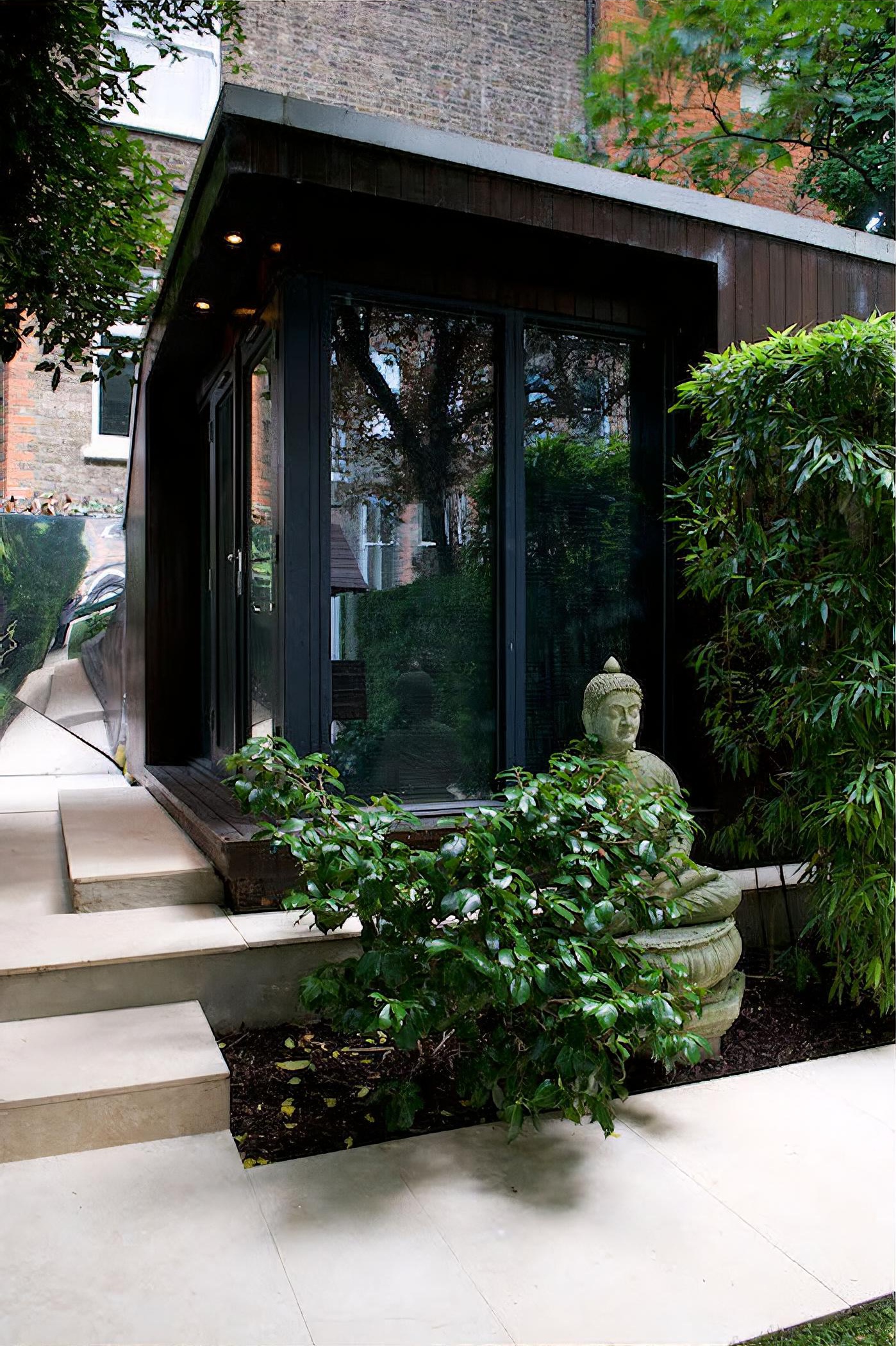 Contemporary Modern Garden Design in West London By garden designer Katrina Kieffer-Wells of Earth Designs
