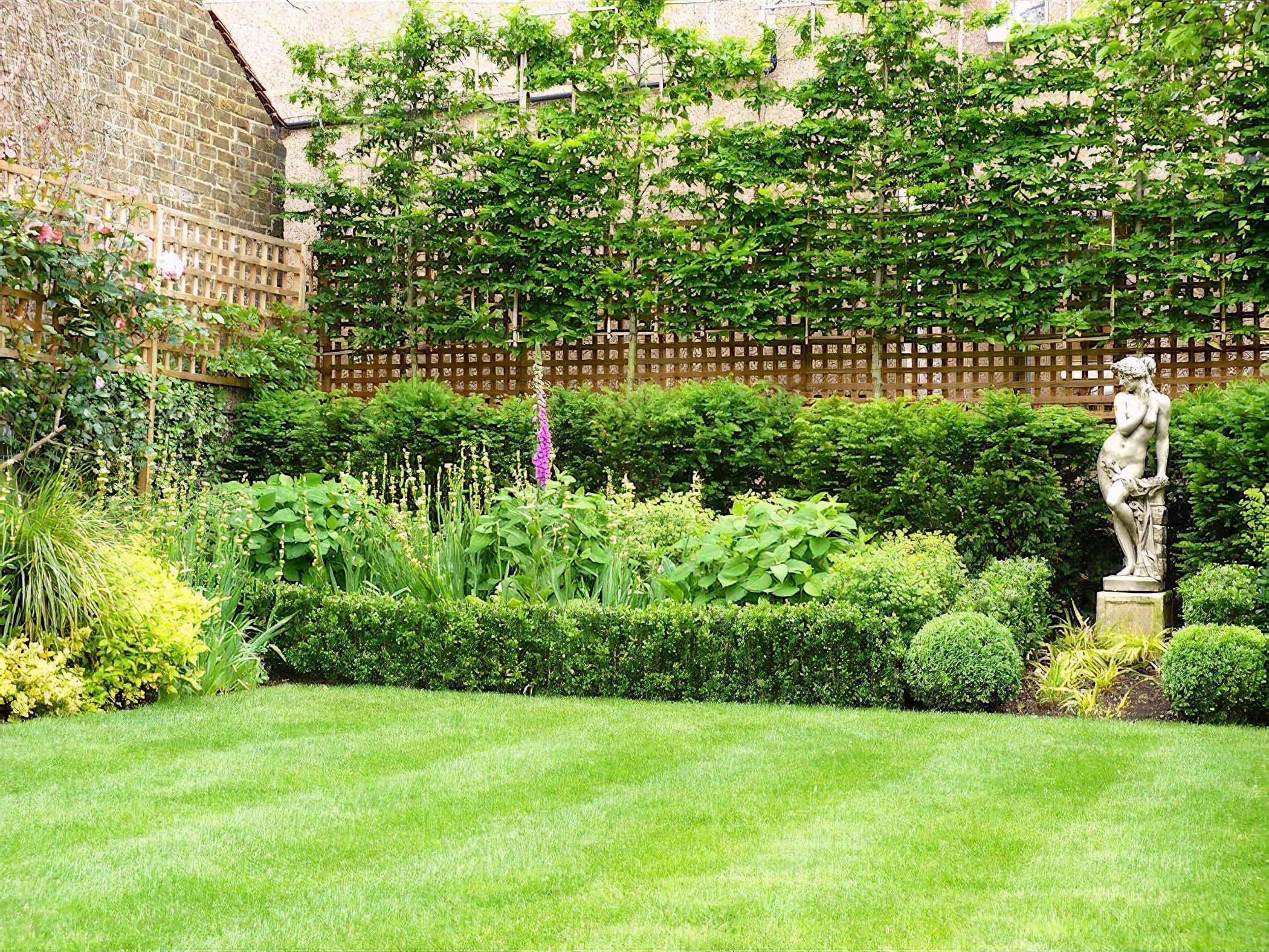 A traditional family garden By London based garden designer Pippa Schofield