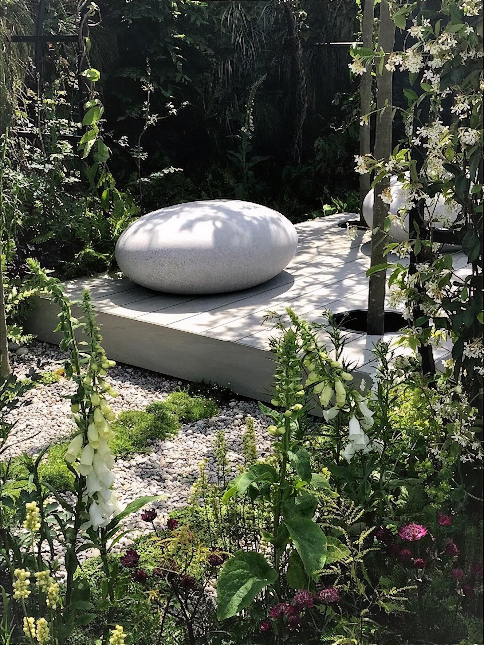 'Space Within' Mindfulness Garden Created by garden designer Rae Wilkinson the ‘Space Within’ garden at RHS Chatsworth Flower Show 2019, won an RHS Gold Medal, Best in Category and People’s Choice awards.