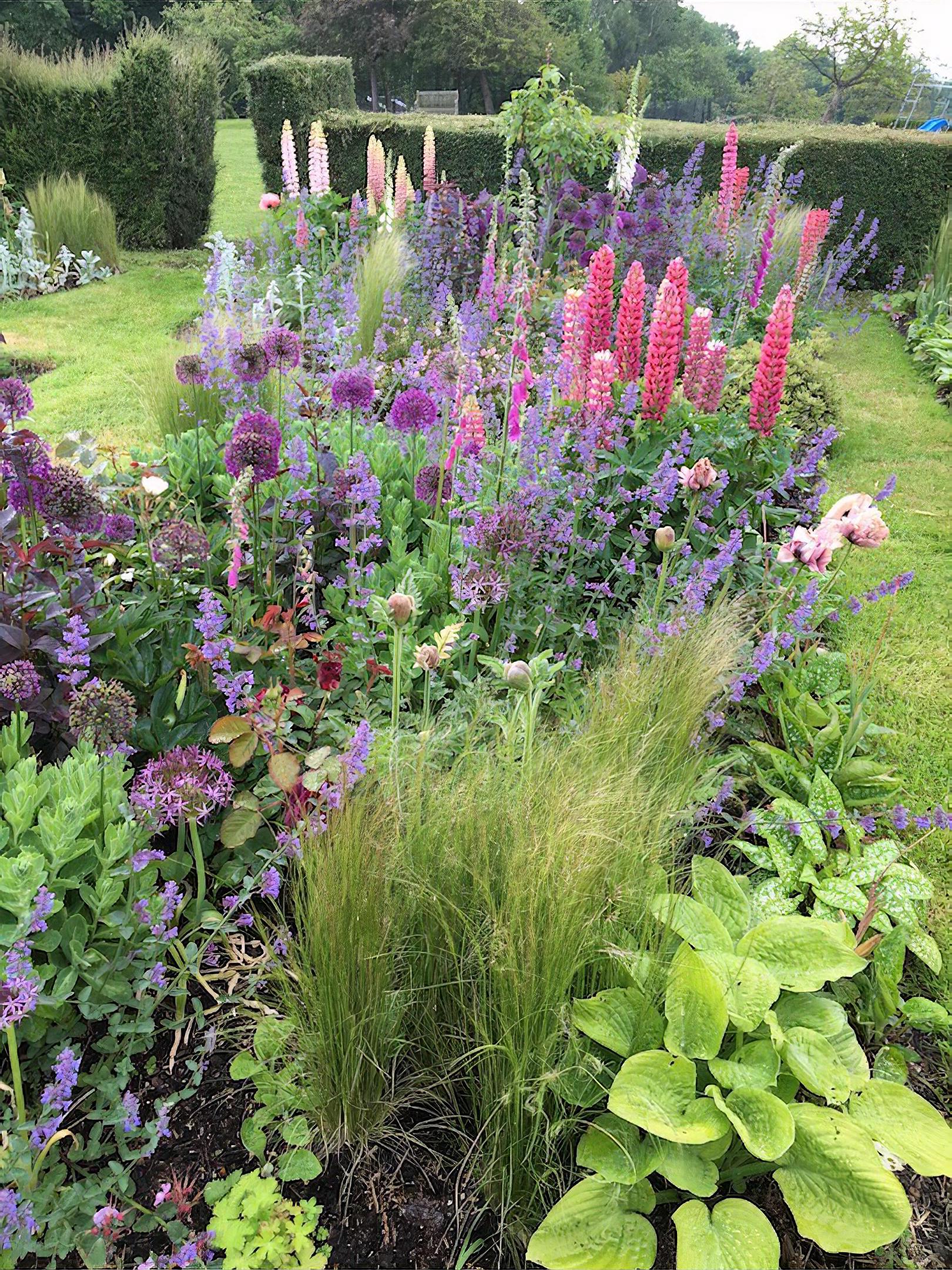 The Sundial Garden in Kent by garden designer Tara Dalton